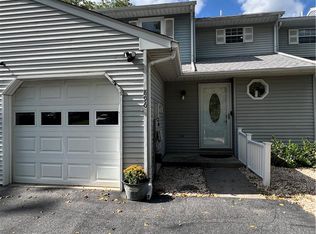 896 Briarstone Rd, Bethlehem, PA 18017