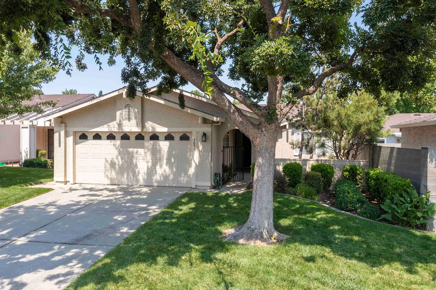 7681 Sunmore Ln photo 1