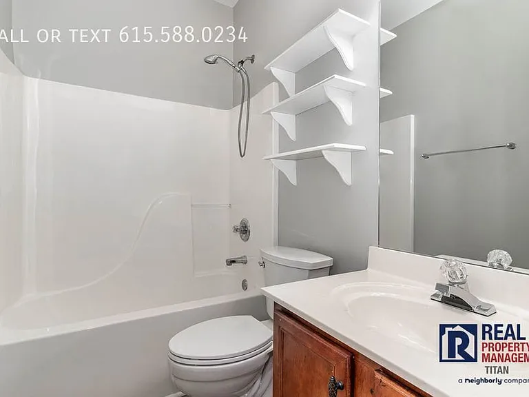 1004 Briggs Ln — Photo 15