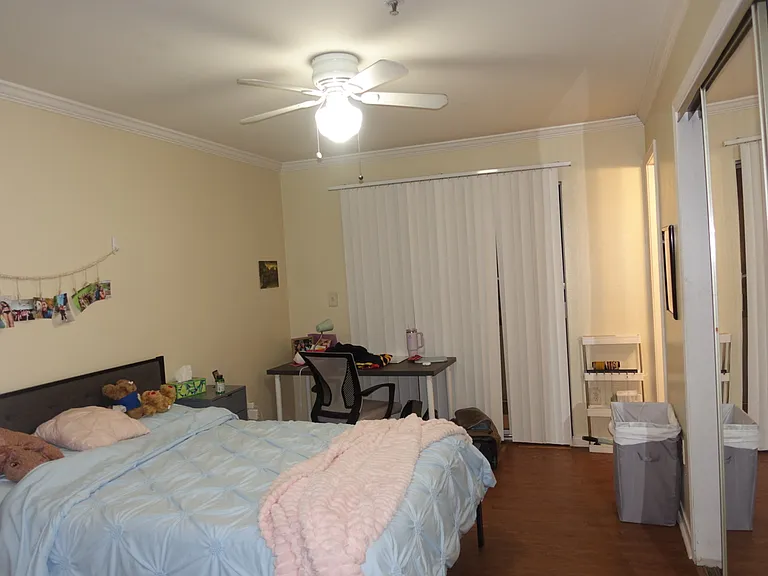 501 W 26th St #114 — Photo 7