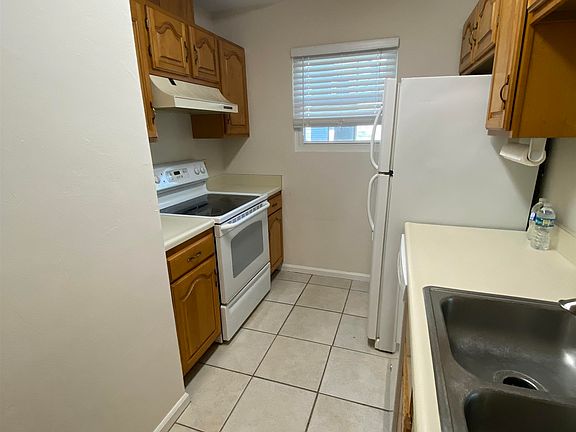 5th image of 222 Whetherbine Way W