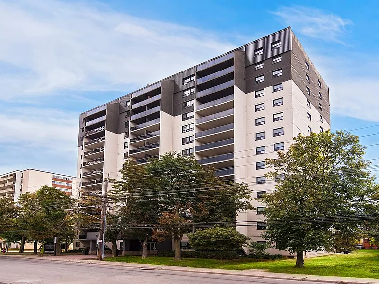 55 Park St E — Photo 2