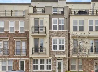4836 Garden View Ln, Chantilly, VA 20151
