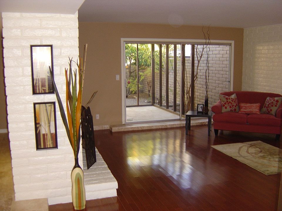 Fireplace & Oak Wood Floors