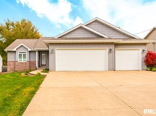 9918 N Blacksoil Ln, Peoria, IL 61615