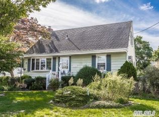 1718 Horatio Ave, Merrick, NY 11566