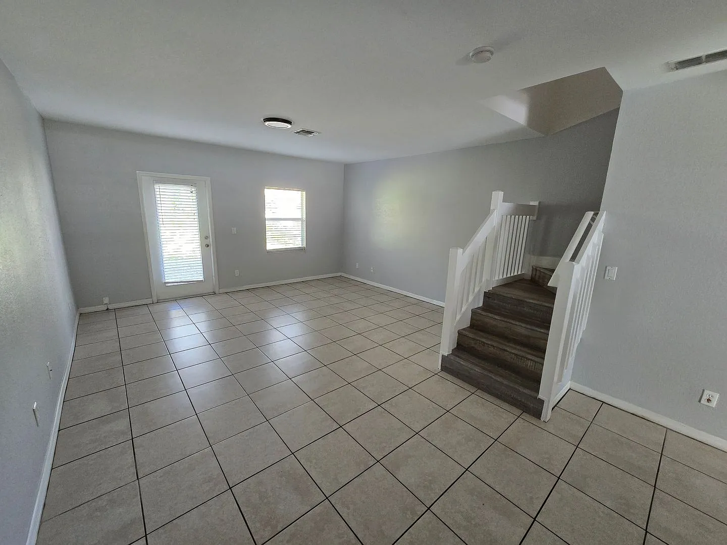 Welcome to your new 3 bedroom, 2.5 bathroom townhome! — Photo 3