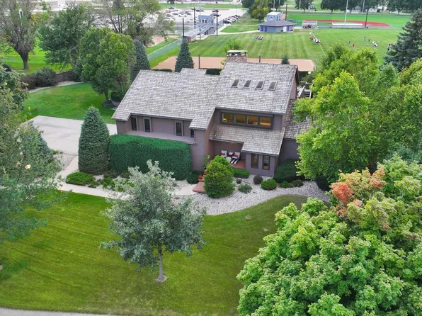 700 Juneau Ave SE, Orange City, IA 51041