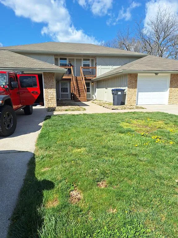 1036 NE Lindsay Ave — Photo 1