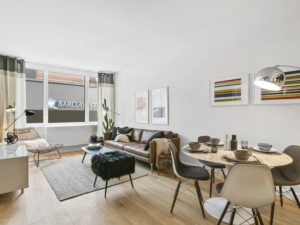 470 Dean Street image 3 of 13