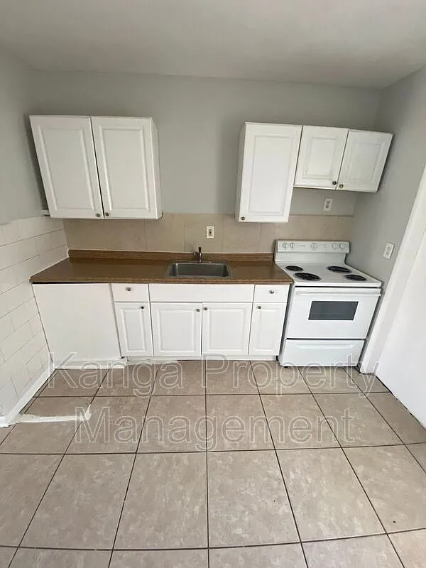 4 bed, 2.0 bath, 1084 sqft, $2,150 — Photo 4