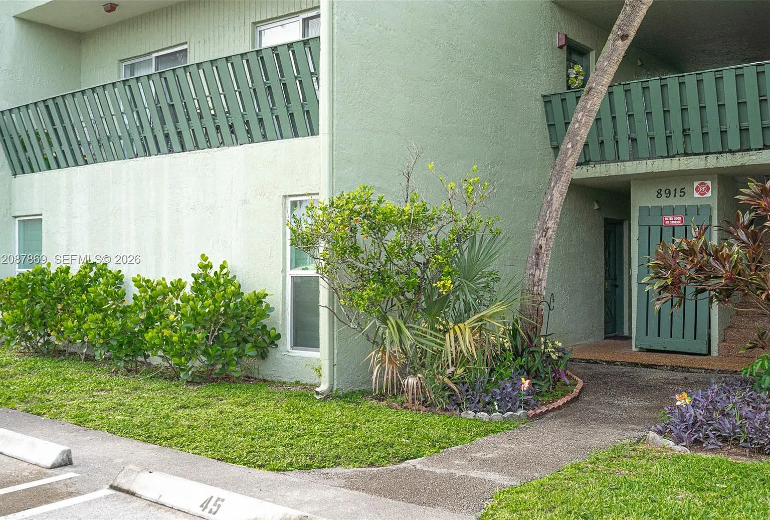 Sun & Lake Condo — Photo 1