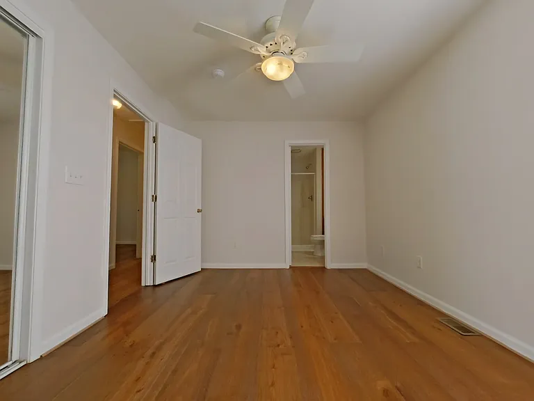 301 Cloverdale Dr — Photo 6