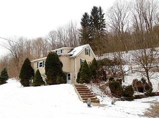 1558 Days Run Rd, Tarentum, PA 15084