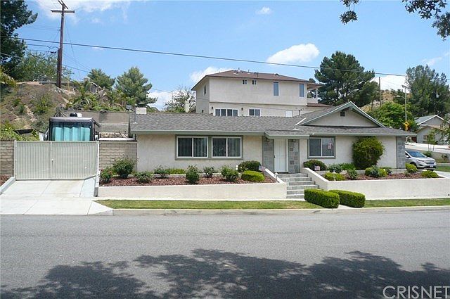 Looking from Rosamond