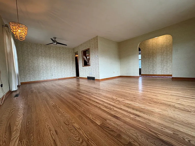 804 Elmwood Ln — Photo 7