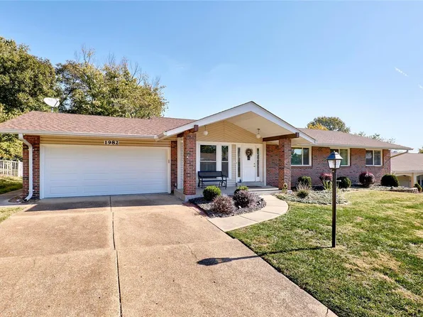 1982 Burlewood Dr, Saint Louis, MO 63146