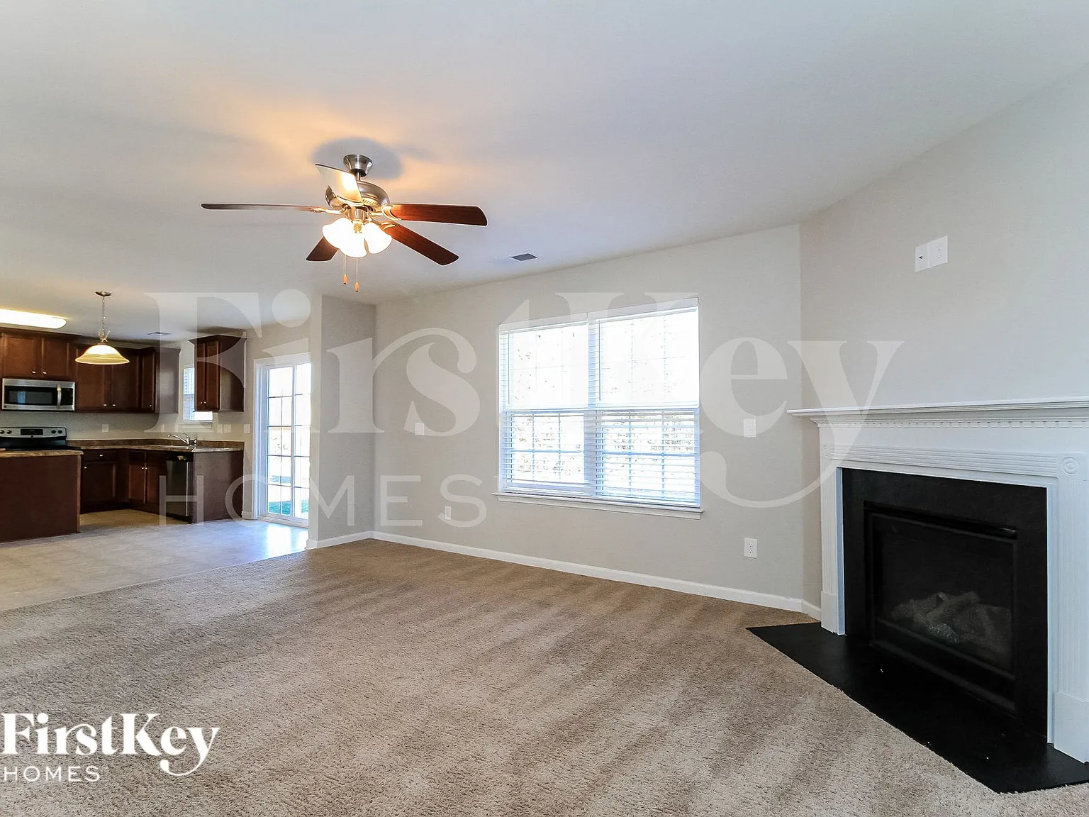 3 bed, 2.5 bath, 2231 sqft, $2,240 — Photo 4