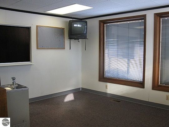 5th image of 320 S Main St