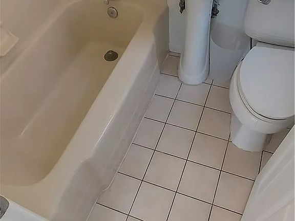 3rd image of 2818 S Bronson Ave #2818B