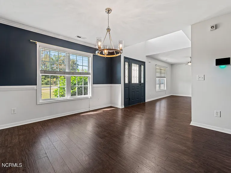 172 E Ridge Ct — Photo 3