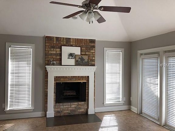 4th image of 1040 Corkwood Dr