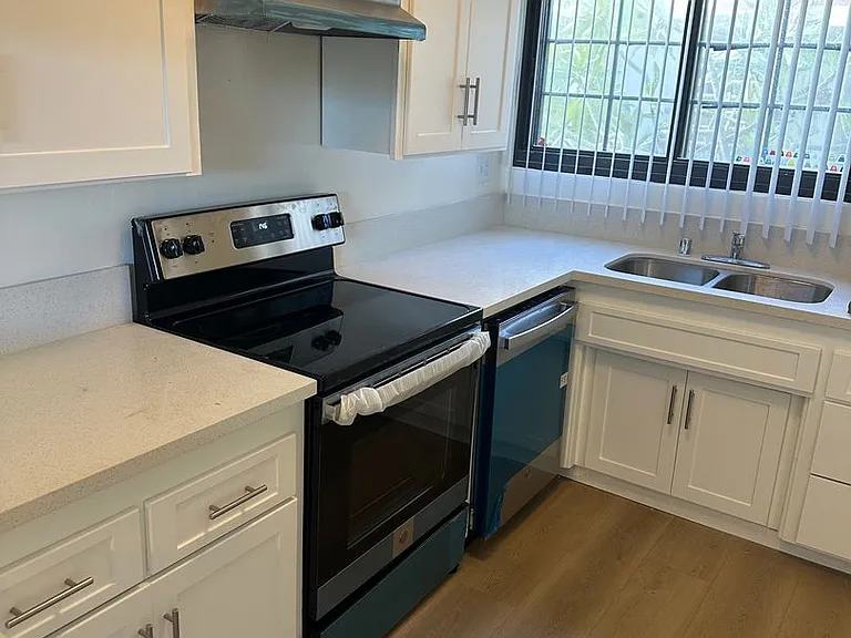 p7700 — Photo 1