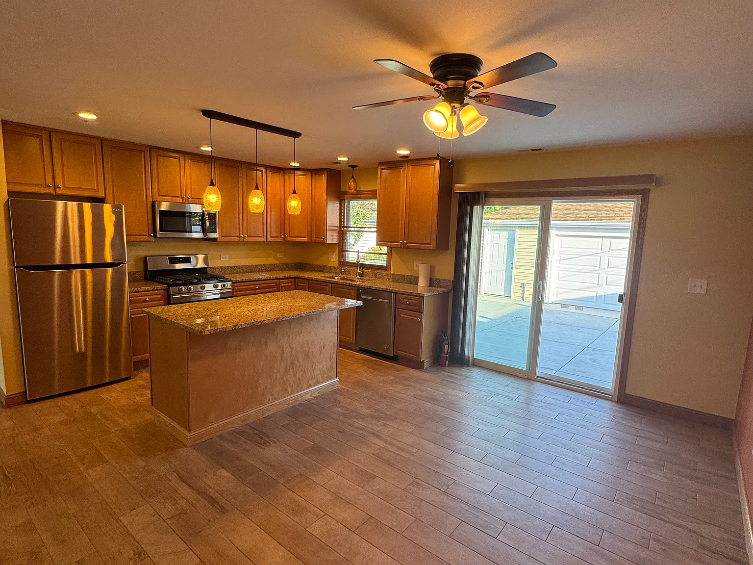 3 bed, 1431 sqft, $2,800 — Photo 2
