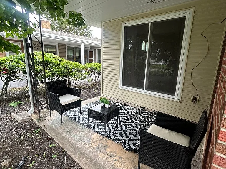 612 E Beaver Ave — Photo 3