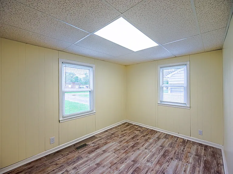 2232 E Riverside Dr — Photo 11