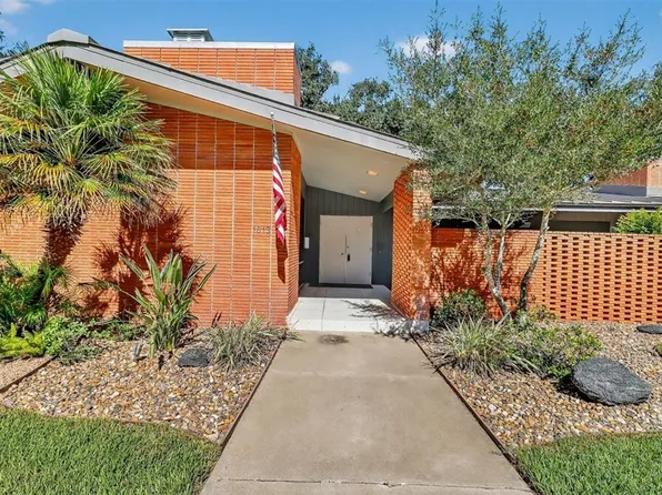 1813 Clare Dr, Alice, TX 78332