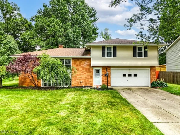 3771 Valley Forge Dr, Stow, OH 44224