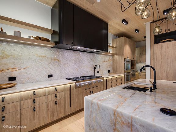 4th image of 1180 Oak Ridge Dr