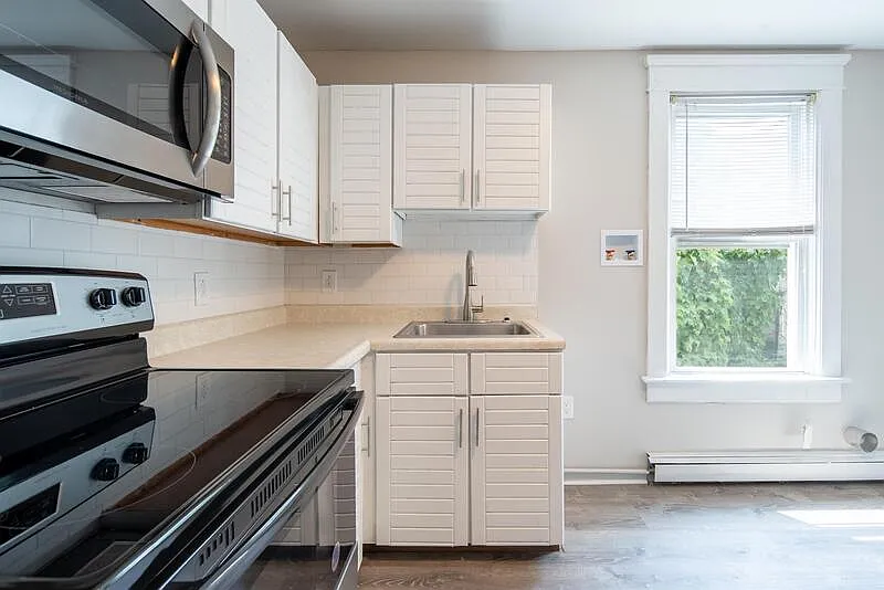 3 bed, 1.0 bath, 1200 sqft, $1,645 — Photo 3