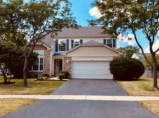 929 Honeysuckle Ln, Aurora, IL 60506