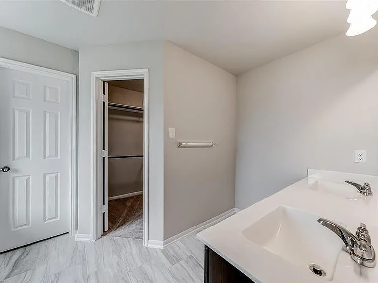 2702 Golden Hills Ct — Photo 16