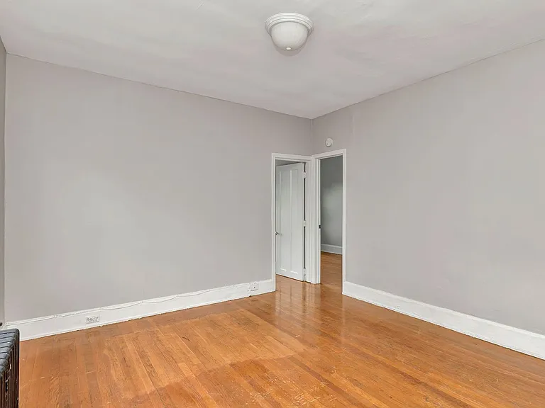 Historical Apartments l Oak St — Photo 29