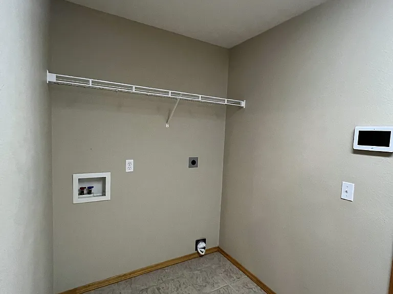 161 Shadowview Dr — Photo 10