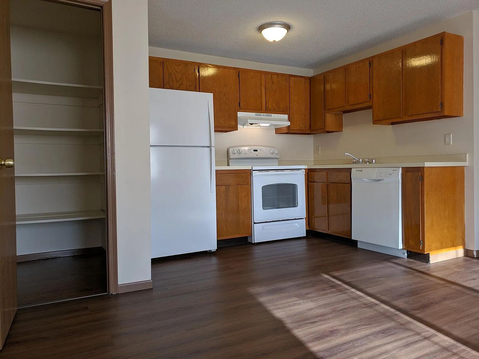 2 bed, 900 sqft, $990 — Photo 1