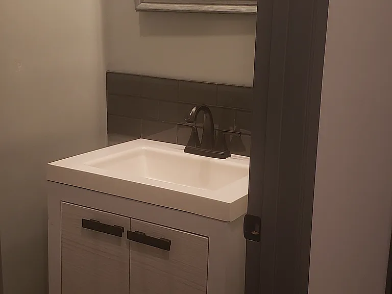 1/2 Bathroom