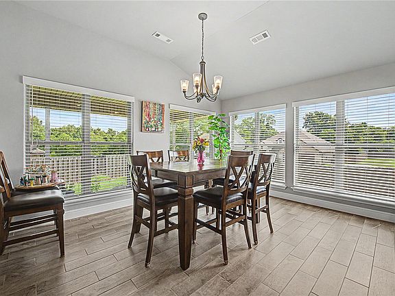 5th image of 2400 Graham Ln
