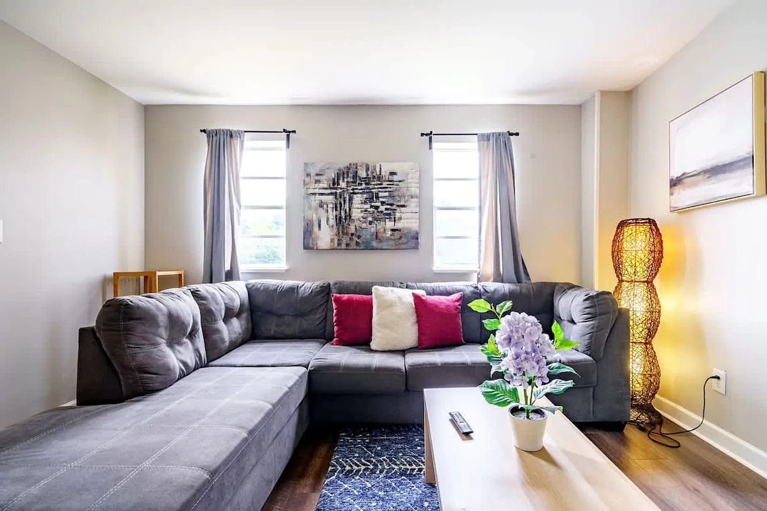 1 bed, 1.0 bath, 742 sqft, $3,088 — Photo 2