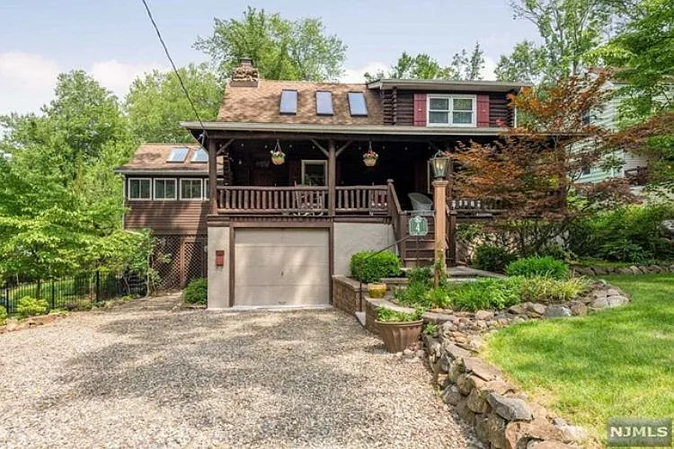 4 Mountainside Dr photo 1
