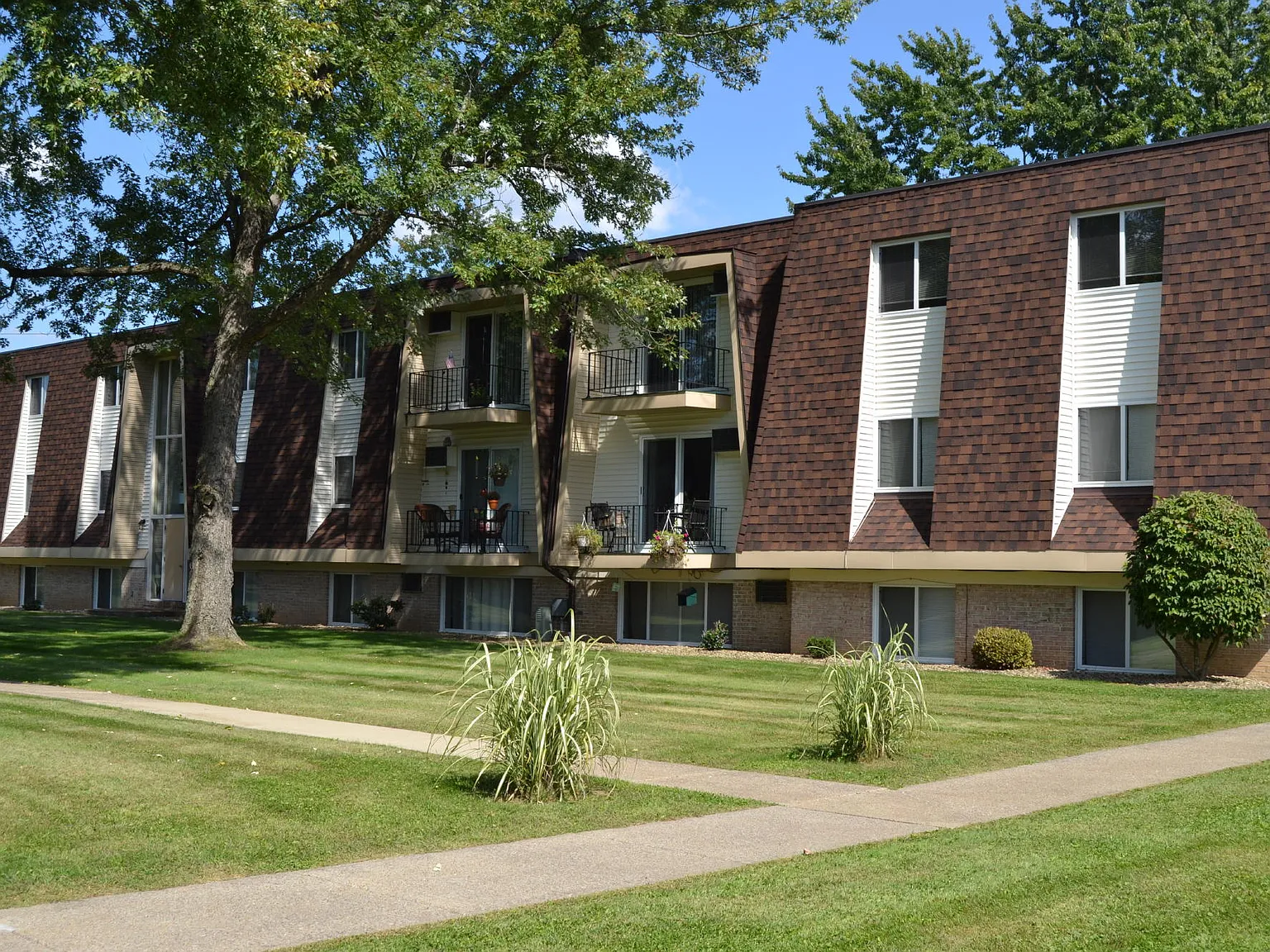 Colony/Penn Grove Apartments — Photo 2