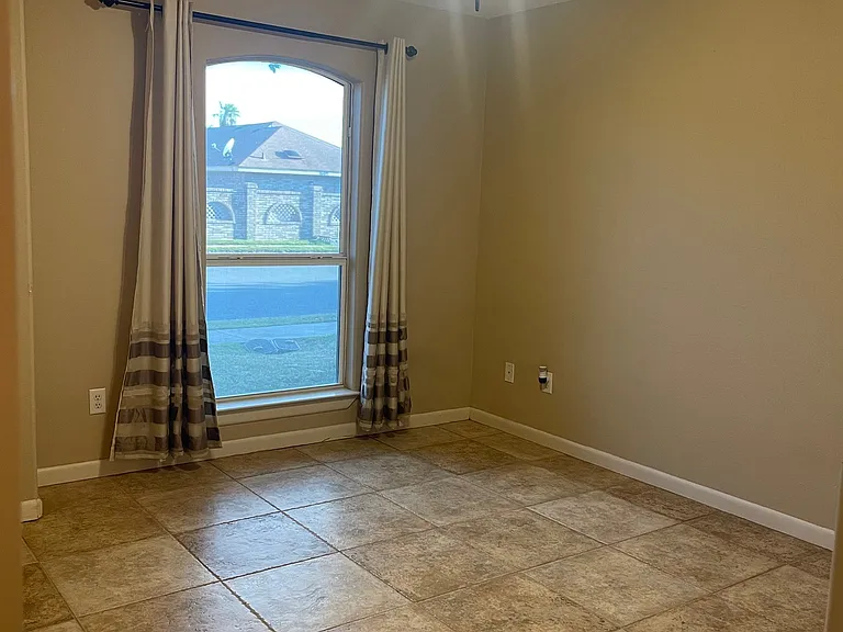 1620 Cardinal Ave — Photo 9