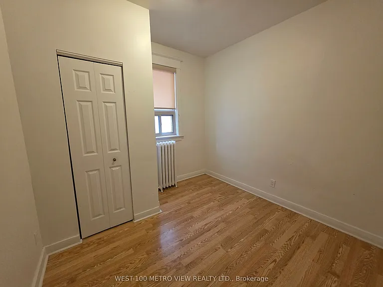 1733 Dufferin St — Photo 5