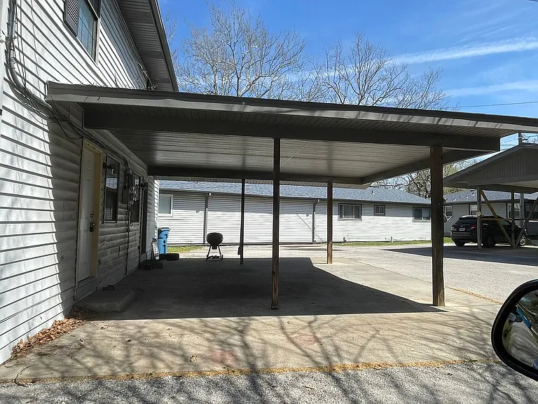 521 N Oak Grove Ave #B — Photo 38