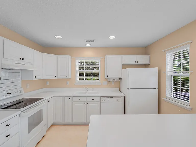 15021 Deshler Ct — Photo 19