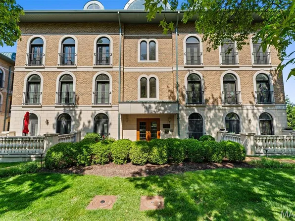 60 Brighton Way APT 3S, Saint Louis, MO 63105