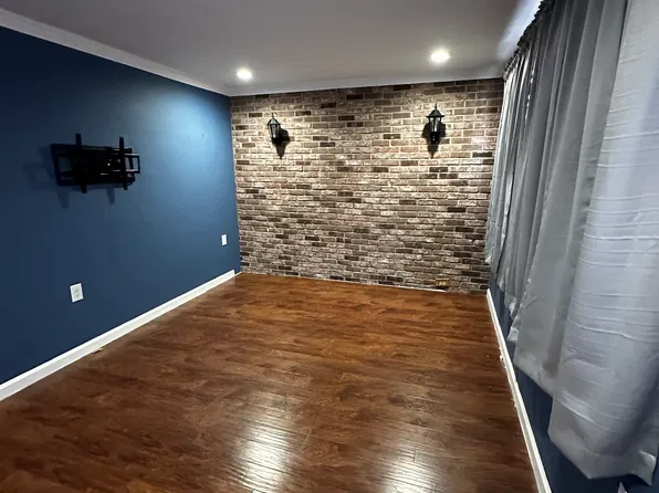 16 W 14th St Floor 1, Bayonne, NJ 07002